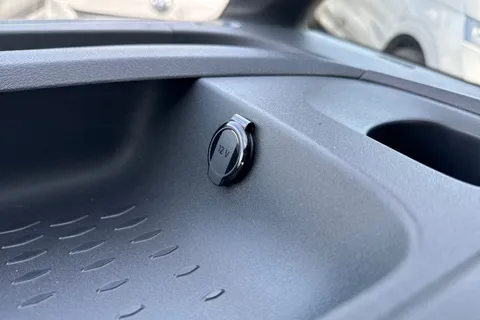 DE26NRK Volkswagen ID. Buzz Cargo Commerce SWB 286 PS 77 kWh - Delivery Mileage Thumbnail #35