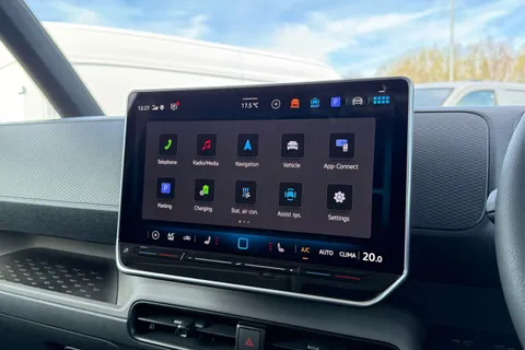 DE26NRK Volkswagen ID. Buzz Cargo Commerce SWB 286 PS 77 kWh - Delivery Mileage Thumbnail #47