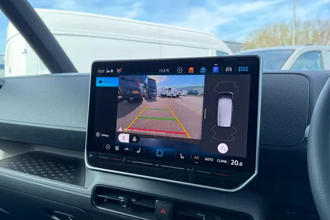 DE26NRK Volkswagen ID. Buzz Cargo Commerce SWB 286 PS 77 kWh - Delivery Mileage Thumbnail #52