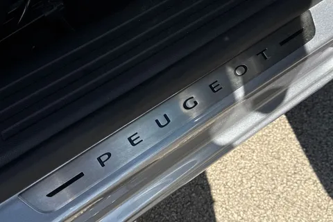 EK23GPJ PEUGEOT 2008 1.2 PureTech GT EAT Euro 6 (s/s) 5dr Thumbnail #30