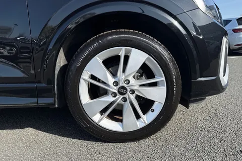 10 of 66 for Audi Q2 S line 35 TFSI 150 PS 6-speed