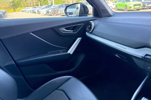 20 of 66 for Audi Q2 S line 35 TFSI 150 PS 6-speed