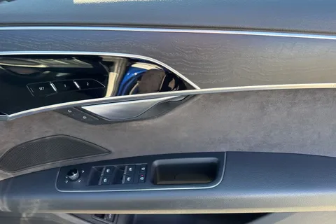 KU68UNW Audi A8 3.0 TDI V6 50 Tiptronic quattro Euro 6 (s/s) 4dr Thumbnail #21