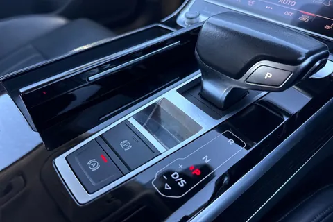 KU68UNW Audi A8 3.0 TDI V6 50 Tiptronic quattro Euro 6 (s/s) 4dr Thumbnail #36