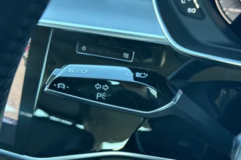 KU68UNW Audi A8 3.0 TDI V6 50 Tiptronic quattro Euro 6 (s/s) 4dr Thumbnail #44