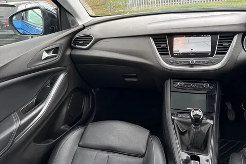 PE69XEA Vauxhall Grandland X 1.2 Turbo Elite Nav Euro 6 (s/s) 5dr Thumbnail #21