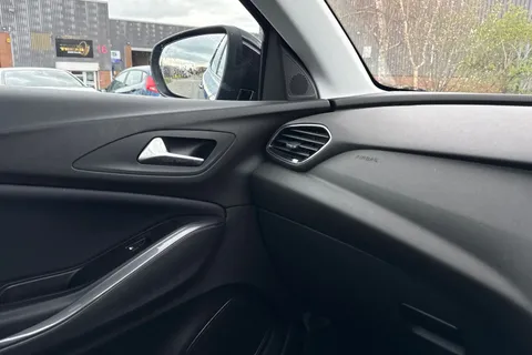 PE69XEA Vauxhall Grandland X 1.2 Turbo Elite Nav Euro 6 (s/s) 5dr Thumbnail #37