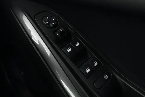 PE69XEA Vauxhall Grandland X 1.2 Turbo Elite Nav Euro 6 (s/s) 5dr Thumbnail #38