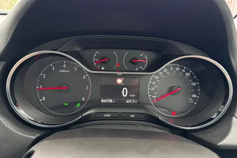 PE69XEA Vauxhall Grandland X 1.2 Turbo Elite Nav Euro 6 (s/s) 5dr Thumbnail #40