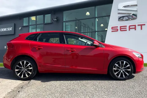 KT68UDH Volvo V40 2.0 D2 Momentum Edition Auto Euro 6 (s/s) 5dr Thumbnail #4