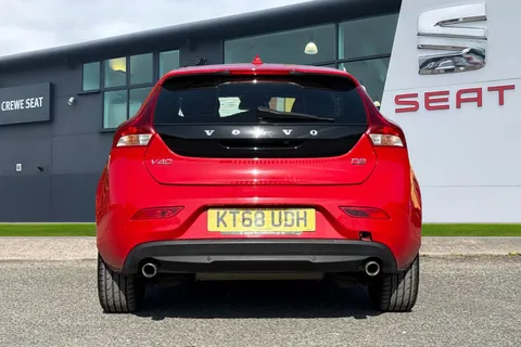 KT68UDH Volvo V40 2.0 D2 Momentum Edition Auto Euro 6 (s/s) 5dr Thumbnail #5