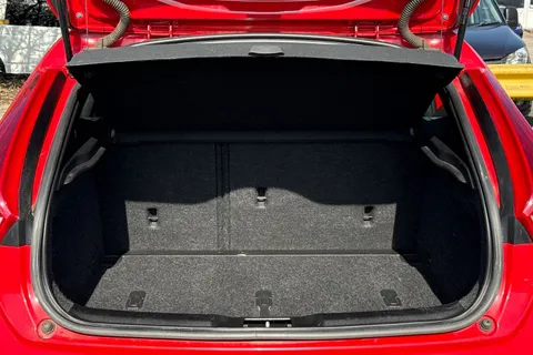 KT68UDH Volvo V40 2.0 D2 Momentum Edition Auto Euro 6 (s/s) 5dr Thumbnail #8