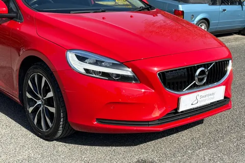KT68UDH Volvo V40 2.0 D2 Momentum Edition Auto Euro 6 (s/s) 5dr Thumbnail #10