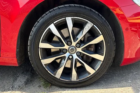 KT68UDH Volvo V40 2.0 D2 Momentum Edition Auto Euro 6 (s/s) 5dr Thumbnail #13