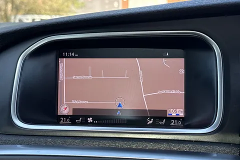 KT68UDH Volvo V40 2.0 D2 Momentum Edition Auto Euro 6 (s/s) 5dr Thumbnail #18