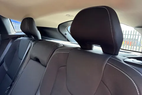 KT68UDH Volvo V40 2.0 D2 Momentum Edition Auto Euro 6 (s/s) 5dr Thumbnail #20