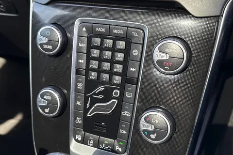 KT68UDH Volvo V40 2.0 D2 Momentum Edition Auto Euro 6 (s/s) 5dr Thumbnail #23