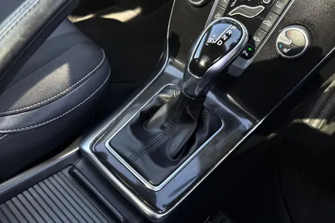 KT68UDH Volvo V40 2.0 D2 Momentum Edition Auto Euro 6 (s/s) 5dr Thumbnail #24