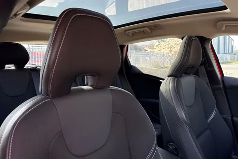 KT68UDH Volvo V40 2.0 D2 Momentum Edition Auto Euro 6 (s/s) 5dr Thumbnail #25