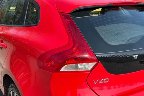 KT68UDH Volvo V40 2.0 D2 Momentum Edition Auto Euro 6 (s/s) 5dr Thumbnail #29