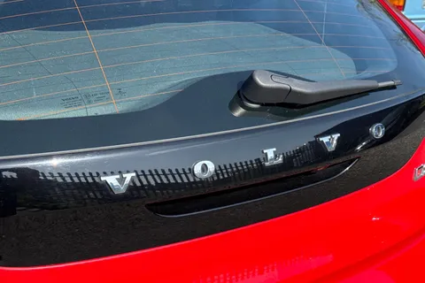 KT68UDH Volvo V40 2.0 D2 Momentum Edition Auto Euro 6 (s/s) 5dr Thumbnail #30