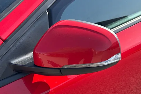 KT68UDH Volvo V40 2.0 D2 Momentum Edition Auto Euro 6 (s/s) 5dr Thumbnail #32