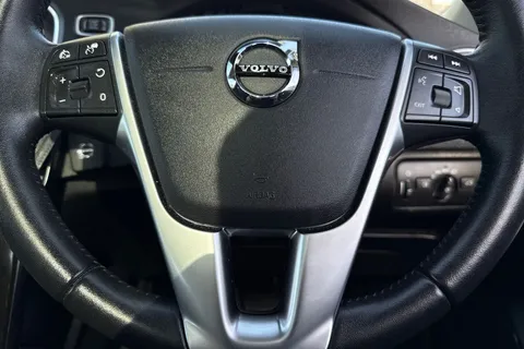 KT68UDH Volvo V40 2.0 D2 Momentum Edition Auto Euro 6 (s/s) 5dr Thumbnail #38