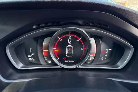 KT68UDH Volvo V40 2.0 D2 Momentum Edition Auto Euro 6 (s/s) 5dr Thumbnail #39