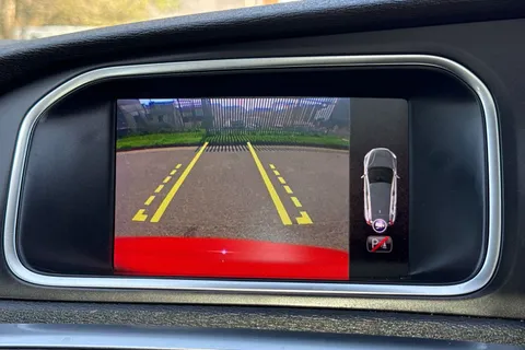 KT68UDH Volvo V40 2.0 D2 Momentum Edition Auto Euro 6 (s/s) 5dr Thumbnail #40