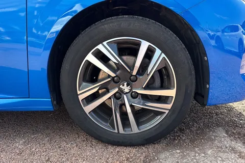 DG23PTX PEUGEOT 208 1.2 PureTech Allure Premium + Euro 6 (s/s) 5dr Thumbnail #10