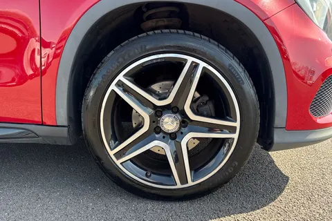 10 of 67 for Mercedes-Benz Gla 2.1 GLA220d AMG Line (Premium) 7G-DCT 4MATIC Euro 6 (s/s) 5dr