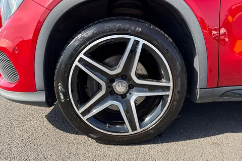 13 of 67 for Mercedes-Benz Gla 2.1 GLA220d AMG Line (Premium) 7G-DCT 4MATIC Euro 6 (s/s) 5dr