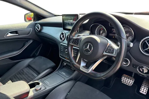 14 of 67 for Mercedes-Benz Gla 2.1 GLA220d AMG Line (Premium) 7G-DCT 4MATIC Euro 6 (s/s) 5dr