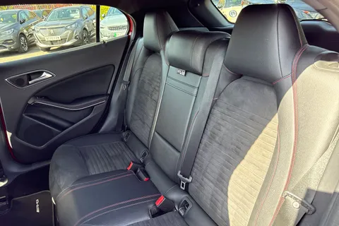 19 of 67 for Mercedes-Benz Gla 2.1 GLA220d AMG Line (Premium) 7G-DCT 4MATIC Euro 6 (s/s) 5dr