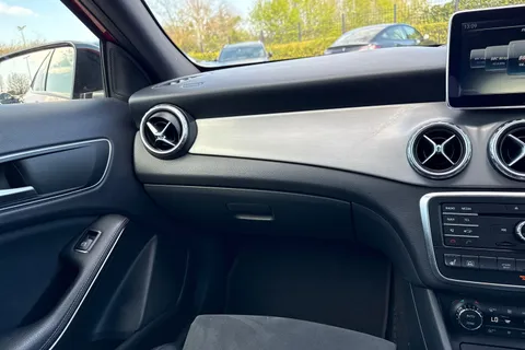 20 of 67 for Mercedes-Benz Gla 2.1 GLA220d AMG Line (Premium) 7G-DCT 4MATIC Euro 6 (s/s) 5dr