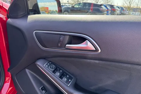 21 of 67 for Mercedes-Benz Gla 2.1 GLA220d AMG Line (Premium) 7G-DCT 4MATIC Euro 6 (s/s) 5dr