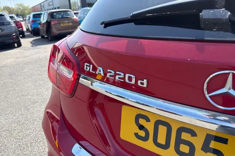33 of 67 for Mercedes-Benz Gla 2.1 GLA220d AMG Line (Premium) 7G-DCT 4MATIC Euro 6 (s/s) 5dr