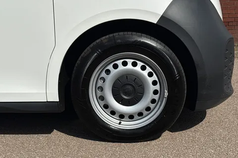 KY74REU Volkswagen Id. Buzz Cargo 210kW Commerce 79kWh Auto Thumbnail #11