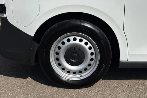 KY74REU Volkswagen Id. Buzz Cargo 210kW Commerce 79kWh Auto Thumbnail #12