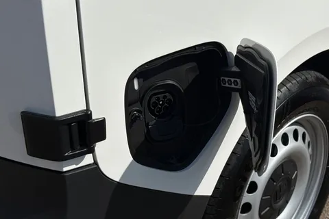 KY74REU Volkswagen Id. Buzz Cargo 210kW Commerce 79kWh Auto Thumbnail #34