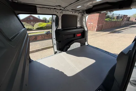 KY74REU Volkswagen Id. Buzz Cargo 210kW Commerce 79kWh Auto Thumbnail #47