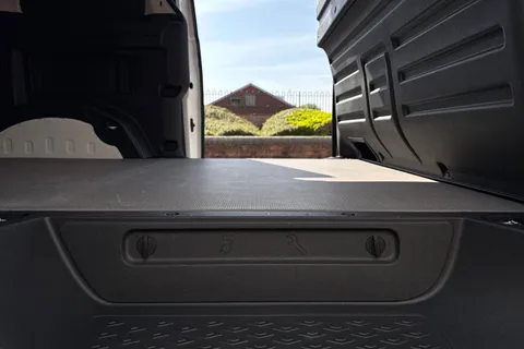 KY74REU Volkswagen Id. Buzz Cargo 210kW Commerce 79kWh Auto Thumbnail #49