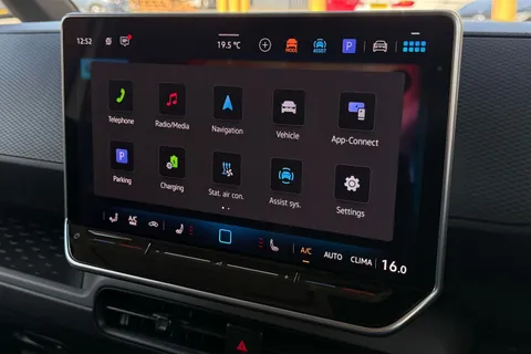 KY74REU Volkswagen Id. Buzz Cargo 210kW Commerce 79kWh Auto Thumbnail #55