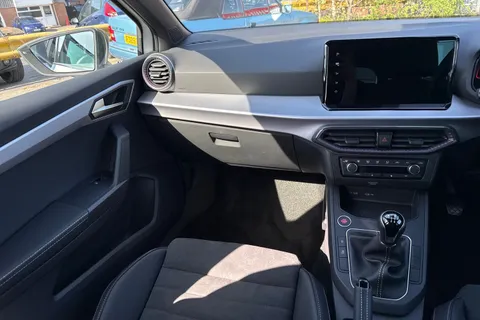 20 of 39 for SEAT Ibiza 1.0 TSI XCELLENCE Euro 6 (s/s) 5dr