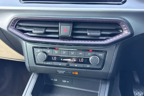 22 of 39 for SEAT Ibiza 1.0 TSI XCELLENCE Euro 6 (s/s) 5dr