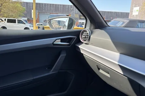 30 of 39 for SEAT Ibiza 1.0 TSI XCELLENCE Euro 6 (s/s) 5dr