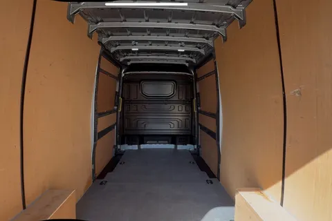 BV25SKF Volkswagen Crafter 2.0 TDI 140PS Commerce Plus High Roof Van Thumbnail #42