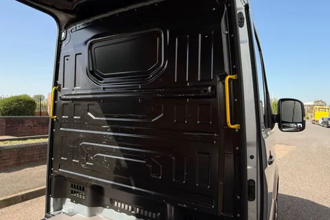 BV25SKF Volkswagen Crafter 2.0 TDI 140PS Commerce Plus High Roof Van Thumbnail #46