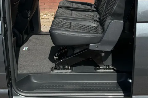 PN24VLE Volkswagen Transporter Shuttle 2.0 TDI 204PS SE Minibus DSG-ABT Sportsline Special Build Thumbnail #46