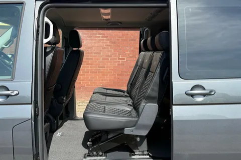 PN24VLE Volkswagen Transporter Shuttle 2.0 TDI 204PS SE Minibus DSG-ABT Sportsline Special Build Thumbnail #47